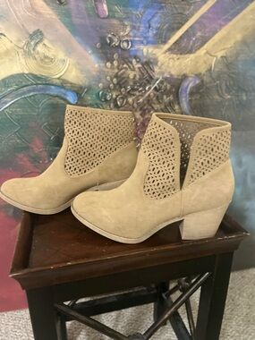 Rocket Dog Beige Suede Cutout Ankle Booties